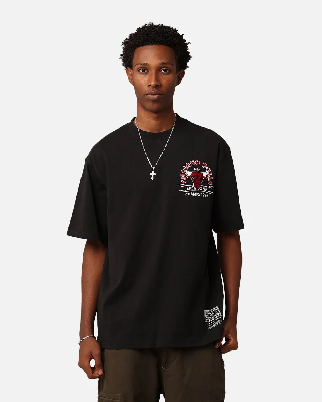 Mitchell & Ness Chicago Bulls Arch T-Shirt Faded Black-- Notch Collar Peter Pan Collar Cowl Neck