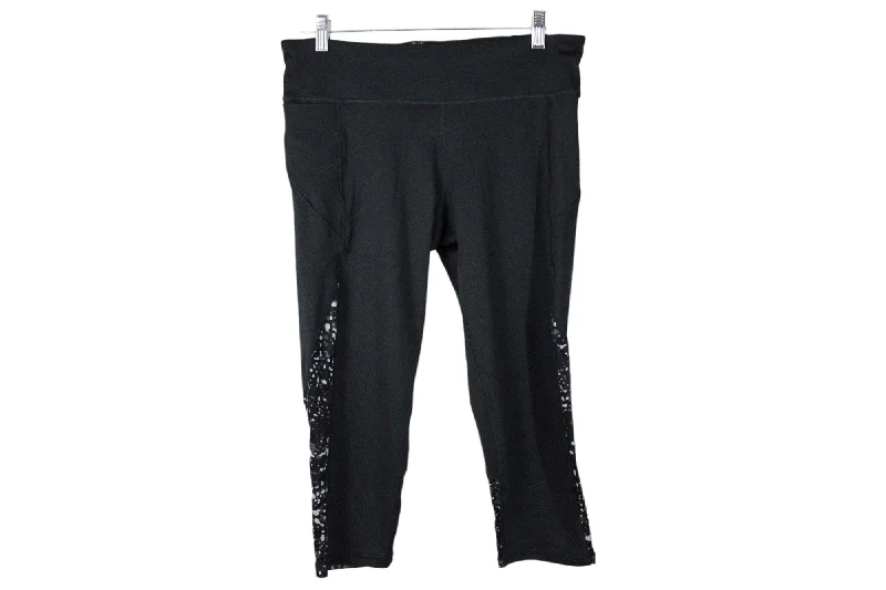 Reebok Speedwick Black Capri Legging | L Trendy Digital Print Leggings