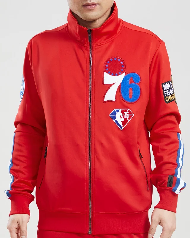 CHAMARRA PHILADELPHIA 76ERS TEAM LOGO TRACK JACKET Quilted Jacket Puffer Jacket Insulated Jacket CHAMARRA PHILADELPHIA 76ERS TEAM LOGO TRACK JACKET Quilted Jacket Puffer Jacket Insulated Jacket