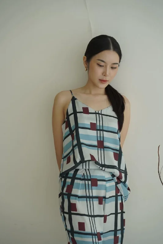 Keia Basic Tank Top in Blue trendy tank top